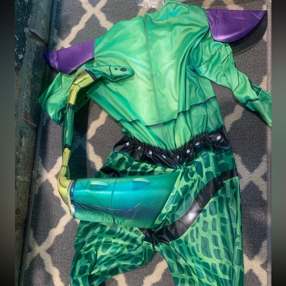 5 Nights at Freddy’s Montgomery Gator Halloween costume size 6/7 NWT - Picture 6 of 6